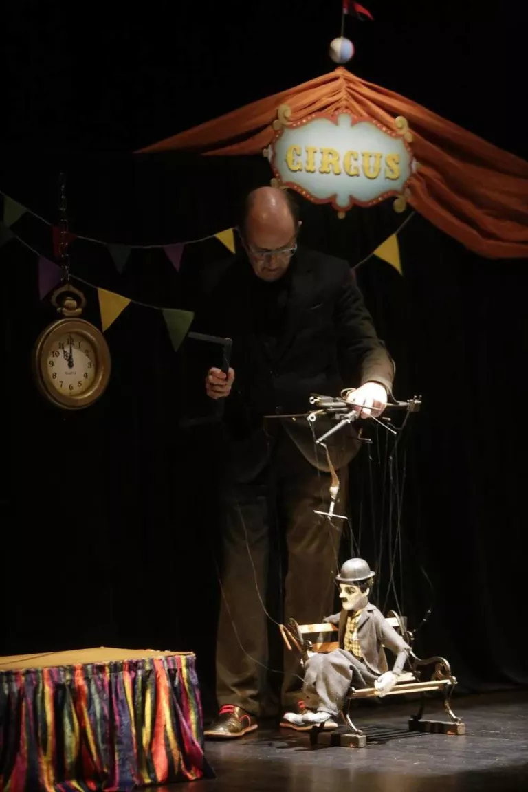 Charlot obre el nou cicle 'Joc al Ninot' del Centre de Titelles