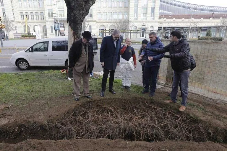 Un mes d’obres per reordenar la plaça Ramon Berenguer IV i Anselm Clavé