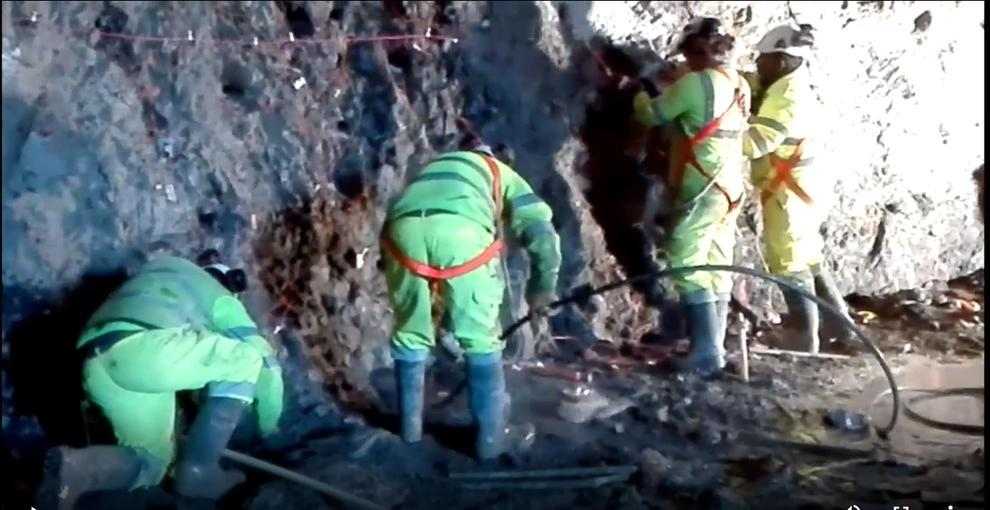 Excaven Tres Ponts pels dos costats