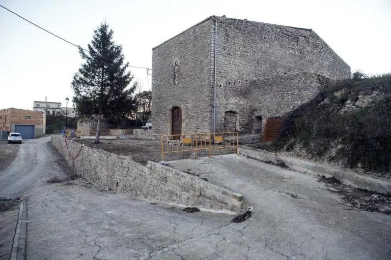 Talavera recupera l'entorn de l'església