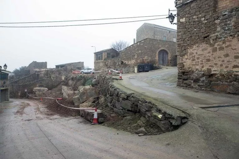 Obres per millorar el carrer del Forn a Torrefeta i Florejacs