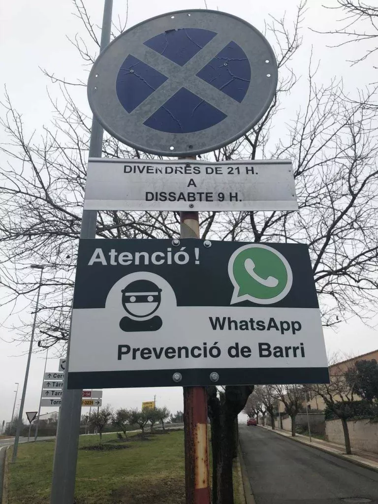 Un barri d’Agramunt avisa possibles lladres que els controla per WhatsApp