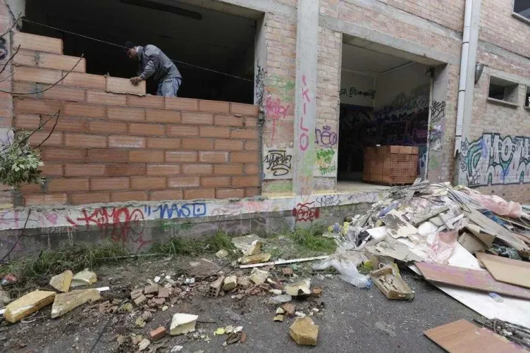 Tapien la nau a Rufea on es va celebrar la ‘rave’