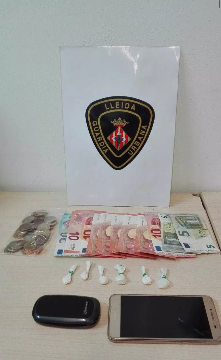 Acusat de traficar amb cocaïna al Barri Antic i agredir dos policies
