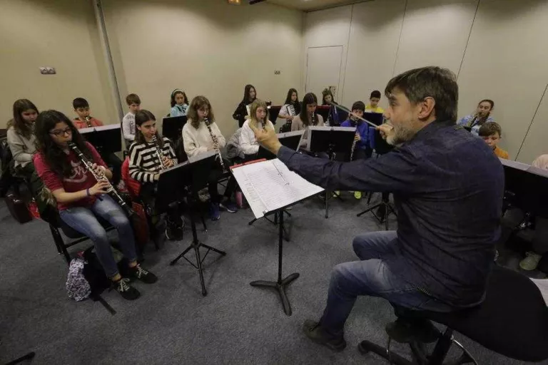 L’Orquestra Infantil Julià Carbonell escalfa motors