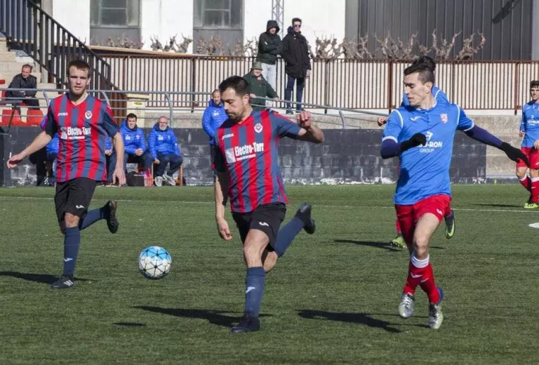 El Tàrrega pateix però guanya