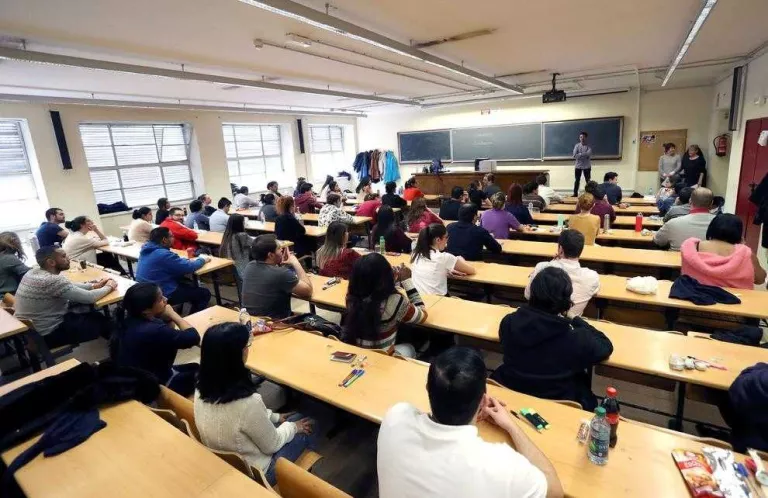 Més d’un centenar de graduats de la UdL fan les proves del MIR