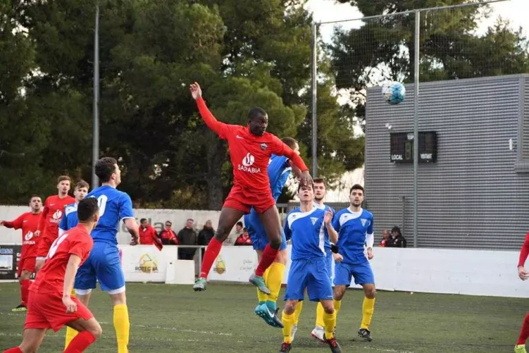 L'Alpicat derrota el Torrefarrera i remunta el vol