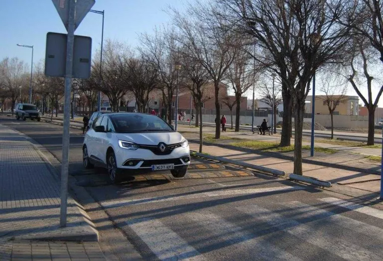 Polèmica per l'altura dels ressalts de la plaça de l'Orfeó Renaixença de Mollerussa