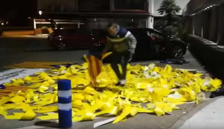 Arrasen tots els símbols sobiranistes del Palau