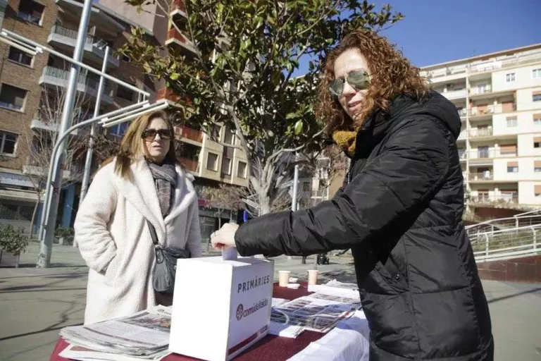 Dos-cents vuitanta vots el primer dia de primàries del Comú per a la seua llista