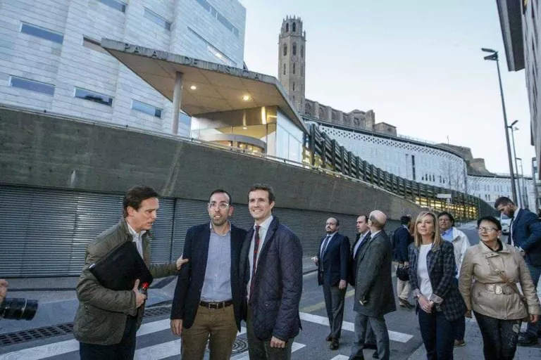 Pablo Casado vol imposar el castellà per llei en escoles, administració i senyalització