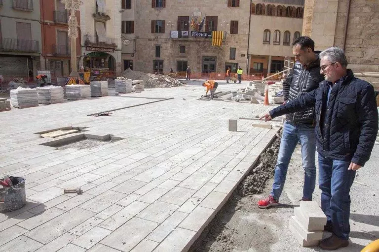 Ajornat el debat de la creu de la plaça Major de Tàrrega