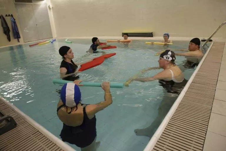 El CAP Onze de Setembre estrena per fi les primeres piscines públiques per a rehabilitació
