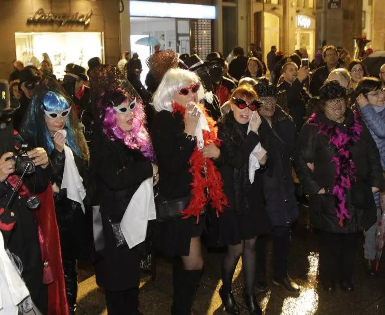 Adéu al Carnaval de Lleida amb l'enterrament de la sardina