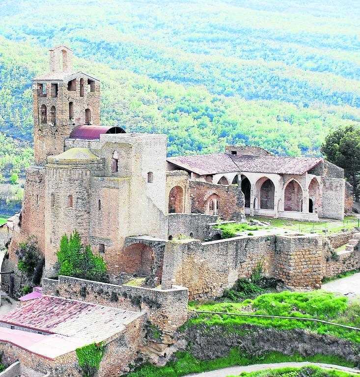 Àger obrirà al públic la col·legiata després de fitxar dos guies turístics
