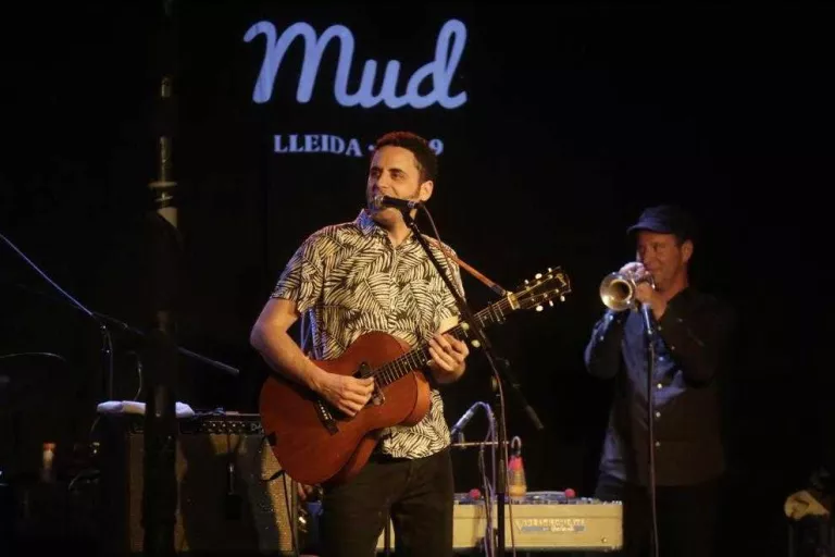 Depedro omple el Cafè del Teatre en l’obertura del MUD