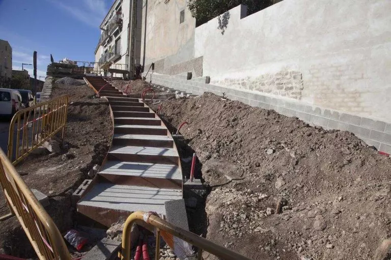 Anglesola millora i enjardina el principal accés al municipi