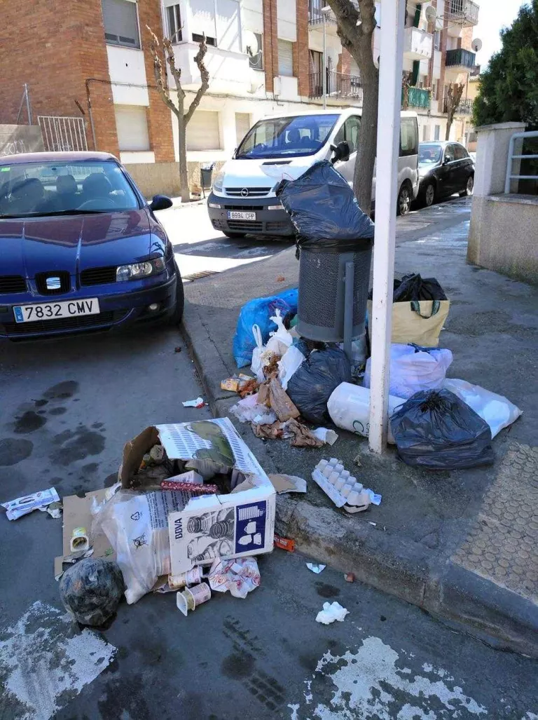 Queixes per la reubicació dels contenidors de brossa a Tàrrega