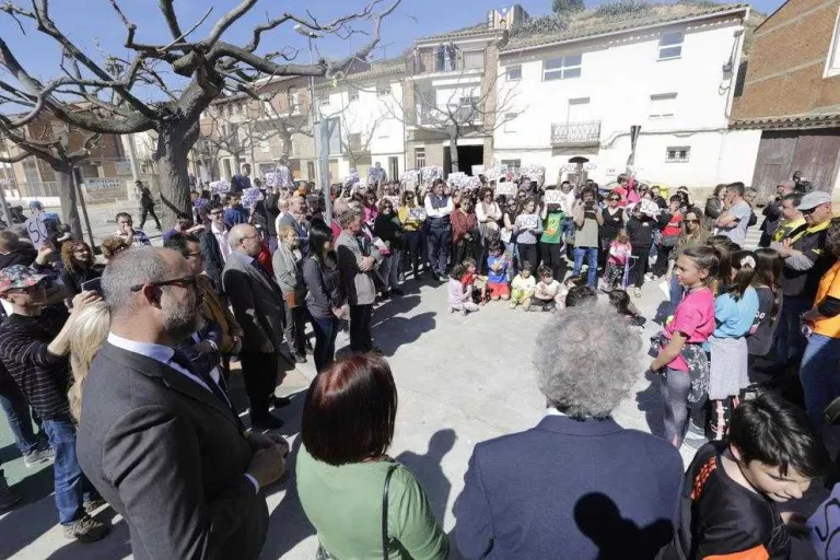 Pares i alumnes d’Albesa exigeixen un col·legi “digne”