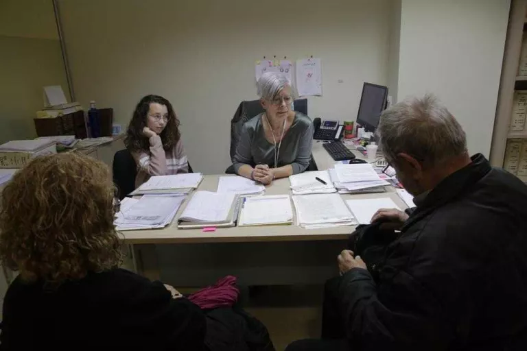 Una alumna del Claver treballa com a notària per un dia