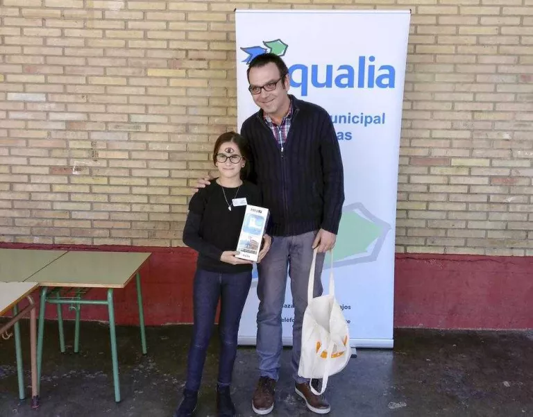 Premi d'Aqualia per a una nena de Fraga