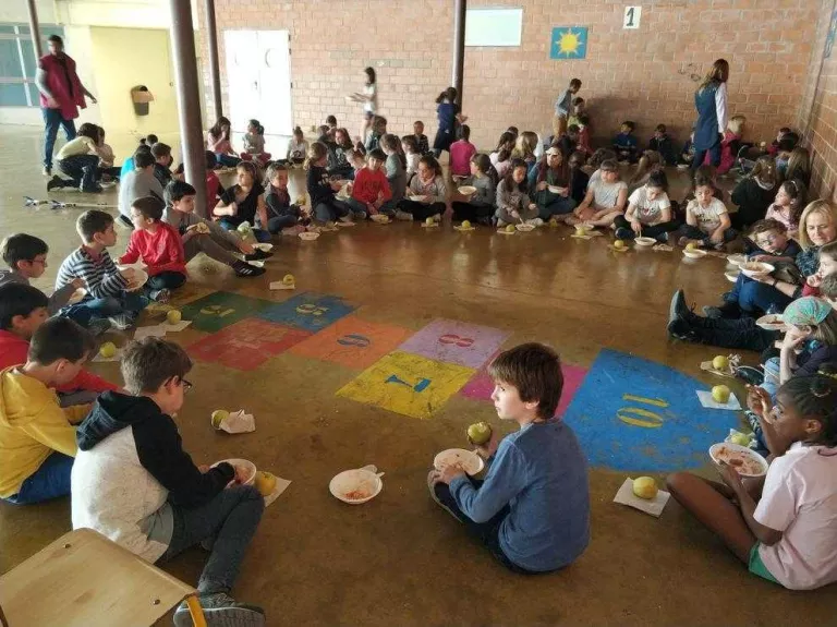 Dinar solidari amb 1.500 nens al Maristes Montserrat de Lleida