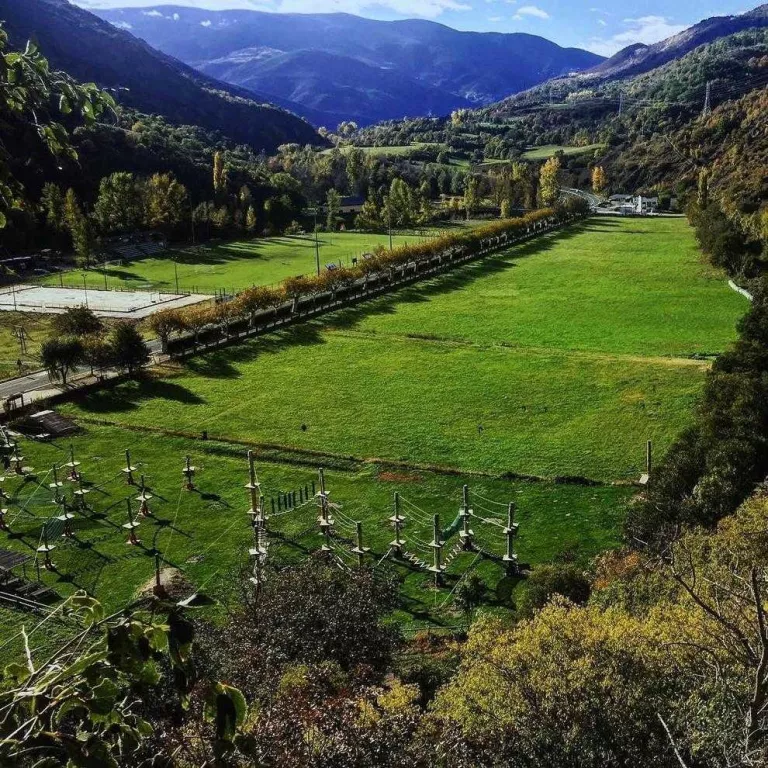 Una teulada de fusta cobrirà la pista esportiva de Rialp al juny