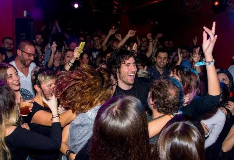 La fusió de pop i electrònica d’Amatria, divendres a la Manolita