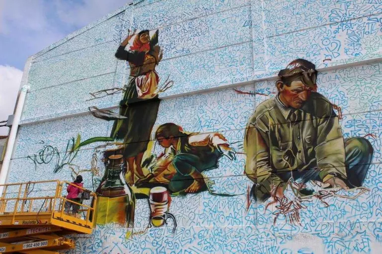 Grafiti gegant de Lily Brik al Museu de l’Oli de la Granadella