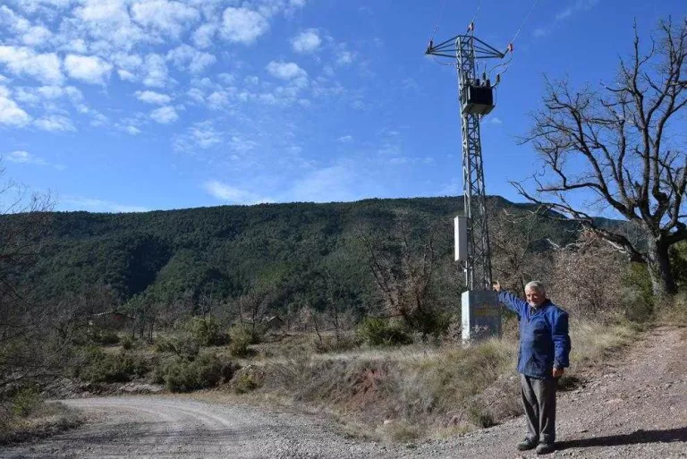 Integra Pirineus desbrossarà la línia per portar la llum als 50 veïns de Sallent