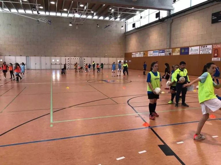 Partit de futbol sala femení amb 40 jugadores a Seròs