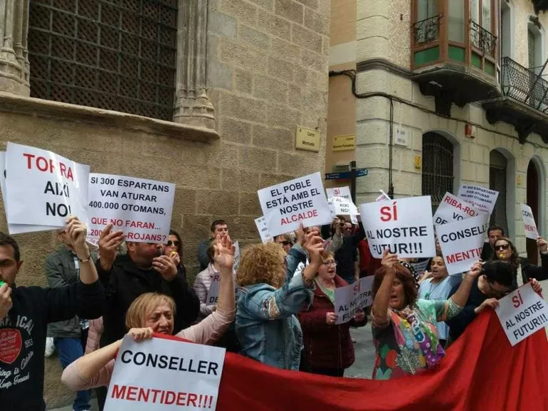 L’alcalde de Riba-roja deixa el PDeCAT i una plataforma defensa l’abocador