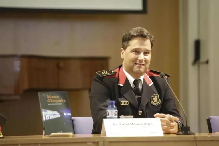Els Mossos es passen a la literatura