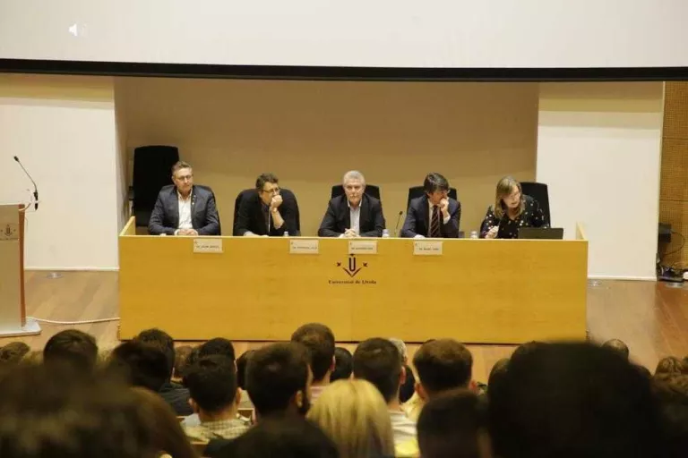 La possibilitat d'un Brexit sense acord posa en guàrdia el camp