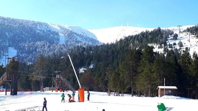 Milers de turistes el penúltim dissabte de la temporada d’esquí