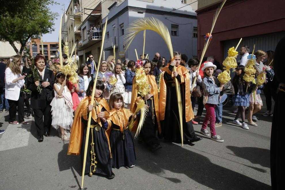 Fidels a la processó dels Dolors