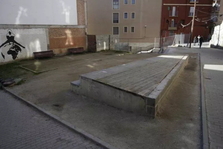 Cap oferta per construir onze pisos per a joves al Barri Antic