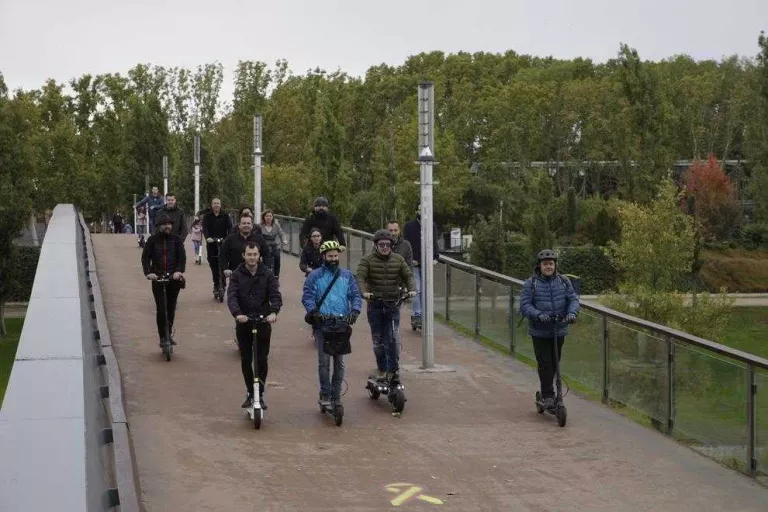 La Paeria estudia implantar un sistema de lloguer de patinets