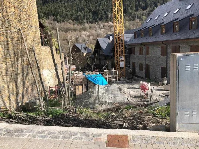 Naut Aran ven tres parcel·les urbanes per 3 milions d’euros