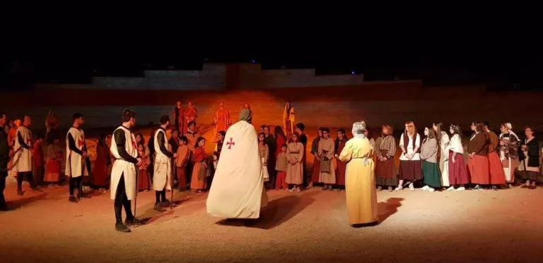 Dos mil persones reviuen la llegenda de Sant Jordi