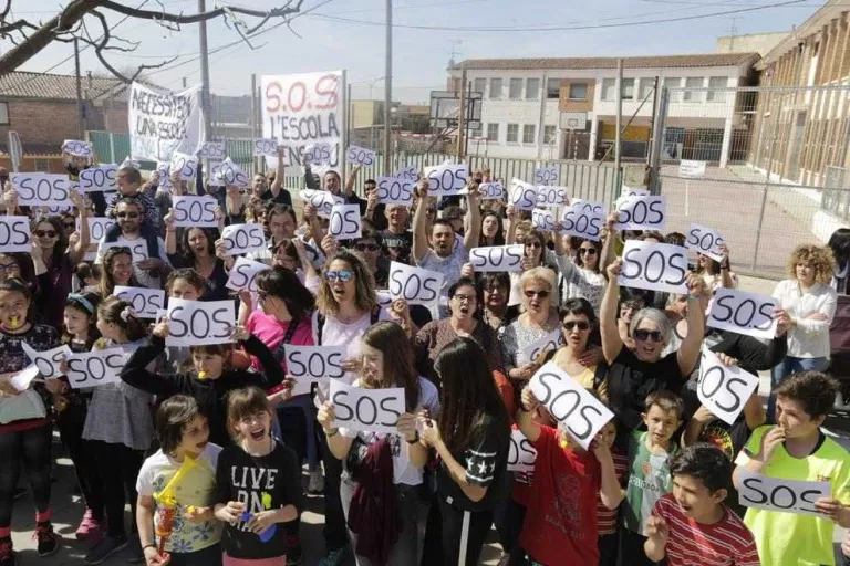 Pares d’Albesa estudien no portar els fills al col·legi si no el milloren