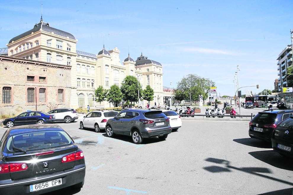 Queixes de taxistes frenen les obres de la seua nova parada a l’estació