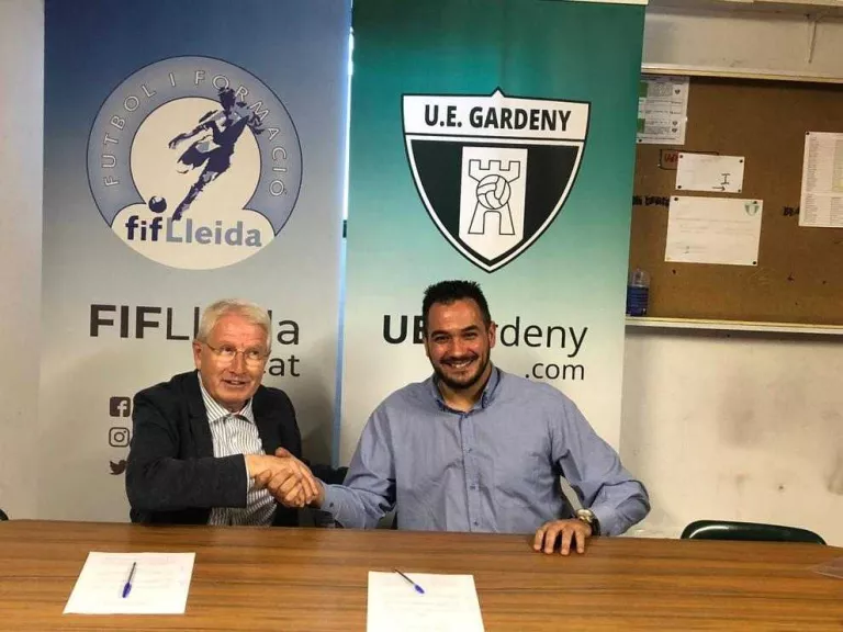 Josep Maria Culleré i Àngel Castro, després de la firma de l’acord entre FiF Lleida i UE Gardeny.