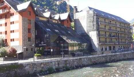 Ajornen segones residències i una bassa de neu artificial per a Baqueira