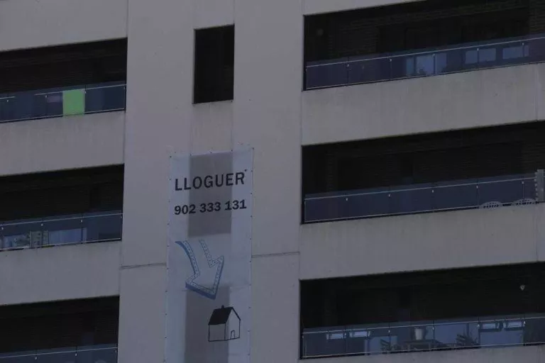 La Generalitat preveu ampliar a entre sis i deu anys la durada mínima dels lloguers