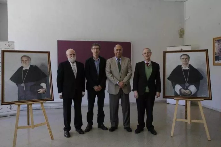 Els quatre rectors de la UdL i els quadres de Porta i Viñas.