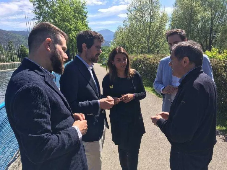Meritxell Budó, amb Albert Batalla i Gerard Figueras, tots dos a l’esquerra, ahir a la Seu.