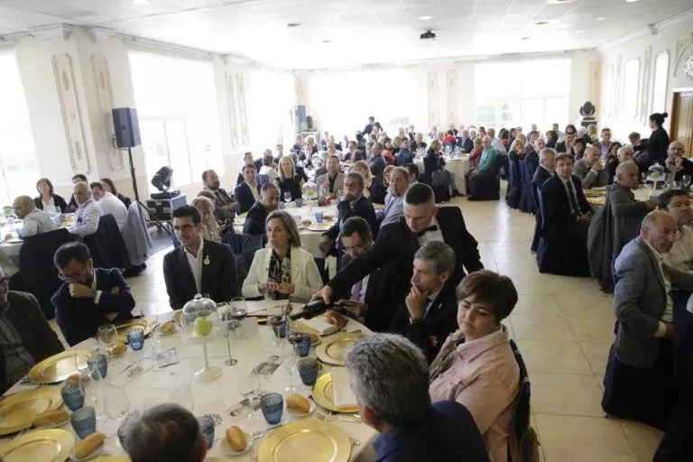 Postius reuneix 300 empresaris i promet una “revolució industrial”