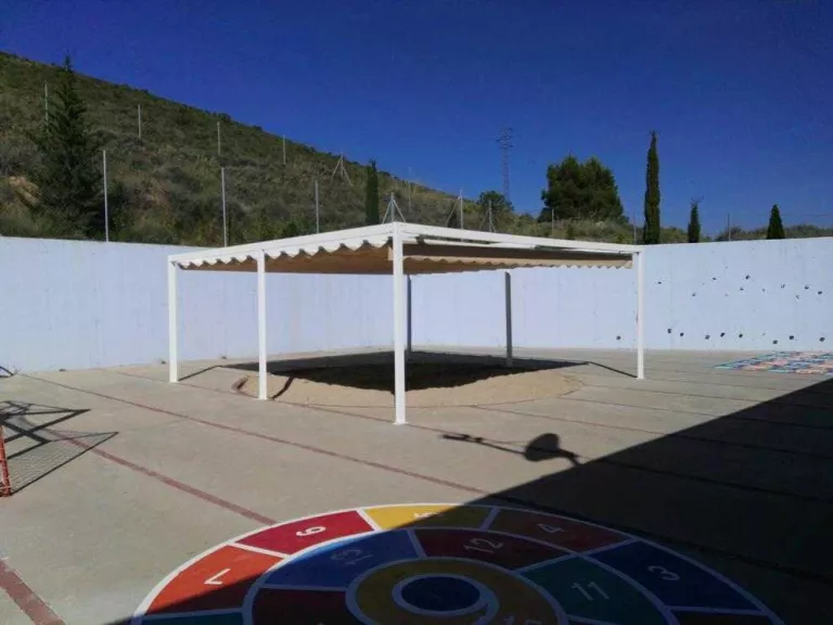 Fraga inverteix 11.000 € a millorar el pati del col·legi de Miralsot